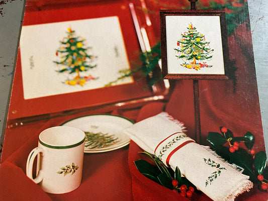 Sew Fine The Christmas Tree and Holly Border counted cross stitch chart