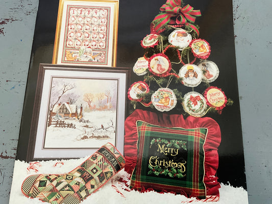 Cross My Heart Christmas Classics CSB-89 counted cross stitch chart