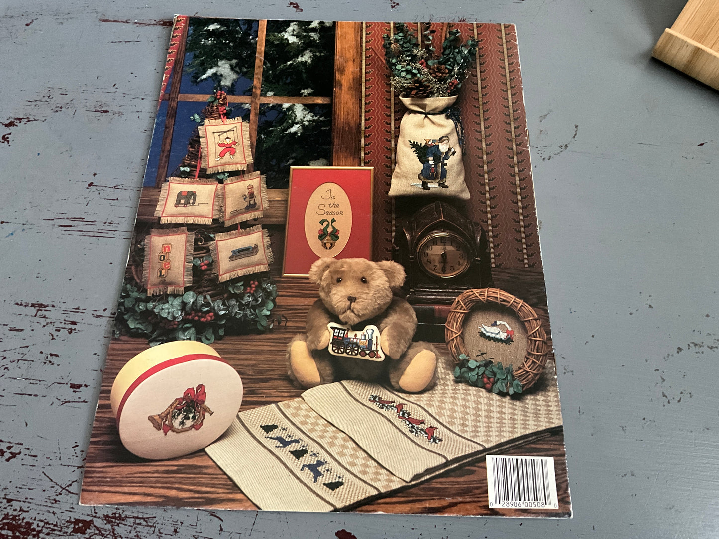 Leisure Arts Christmas Remembered Leaflet 508 counted cross stitch chart