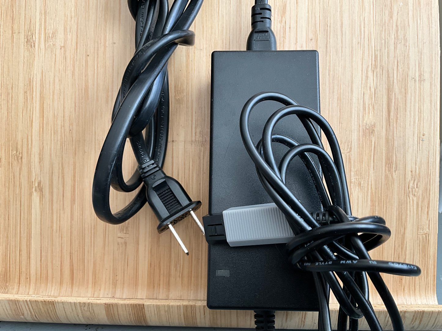 Flypower model PS65P120Y4000S switching adapter for Playstation