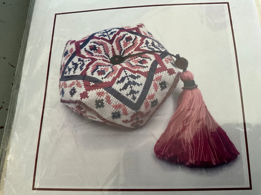 Le Biscornu en Rose cross stitch kit