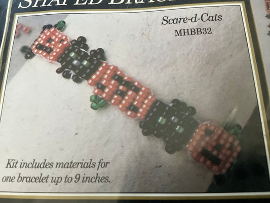 Mill Hill Scared-D-Cats Shaped Bracelets yMHBB32 glass bead needlecraft kit