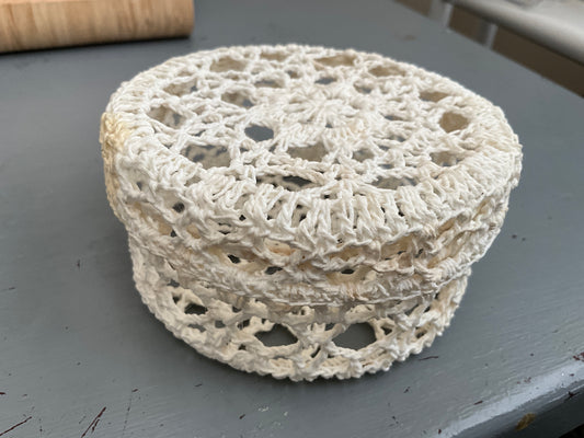 Wonderful white lace 3 inch hardened fabric jewelry/trinket basket with lid