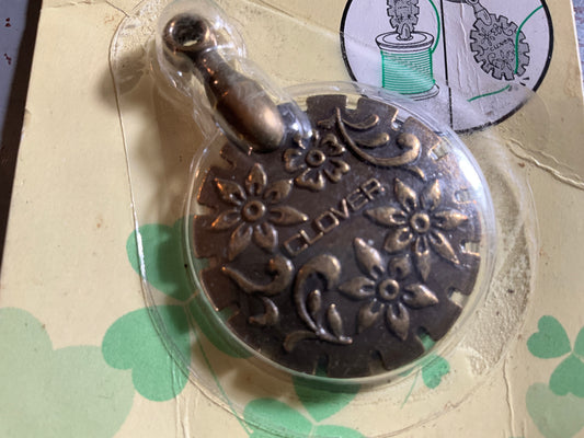 Clover thread cutter pendant Art No. 455 vintage sewing notion