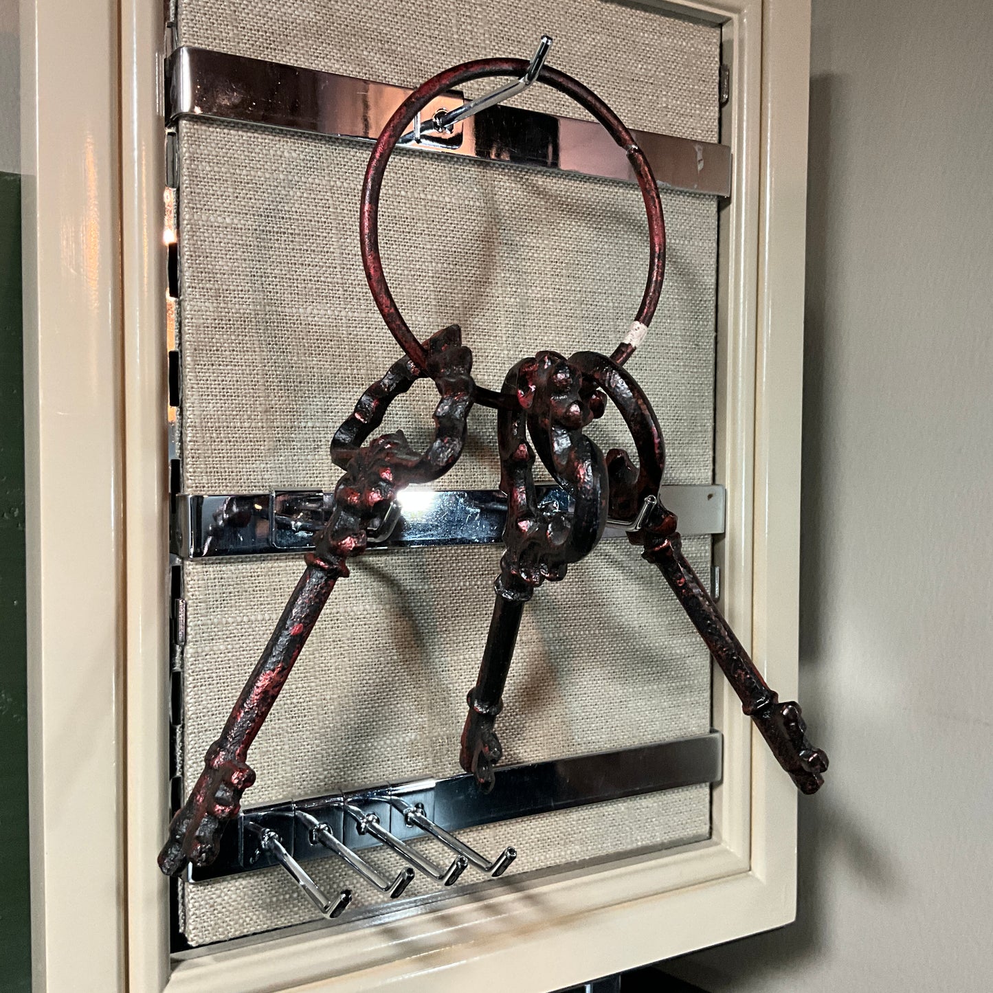 Keys To The Kingdom set of 3 cast metal skeleton keys on a keyring vintage decorative collectible