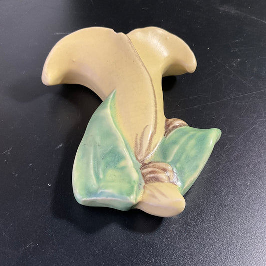 McCoy Canna Lily lovely wall pocket vintage ceramic art collectible*