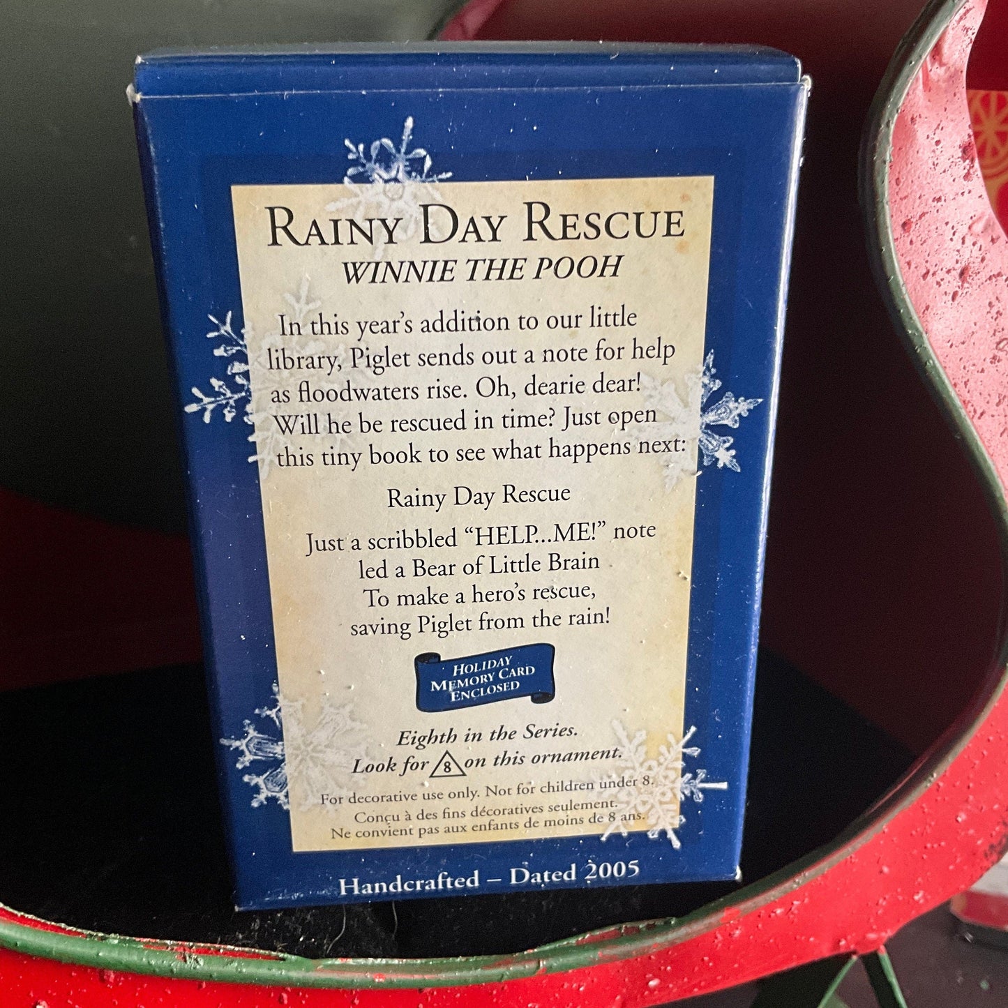Hallmark Rainey Day Rescue Winnie the Pooh #8 2005 Keepsake ornament QXD4102
