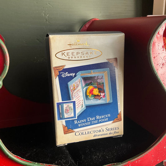 Hallmark Rainey Day Rescue Winnie the Pooh #8 2005 Keepsake ornament QXD4102