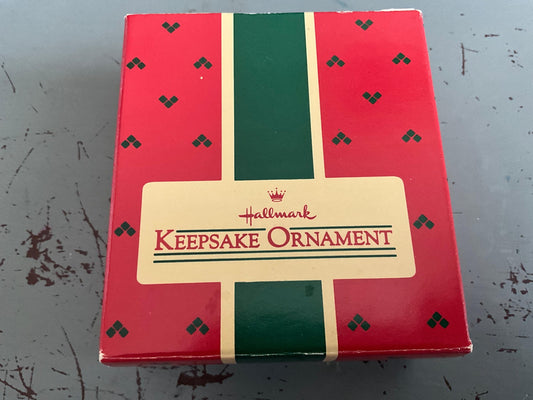 Hallmark Rah Rah Rabbit 1986 KEepsake Ornament QX421-6