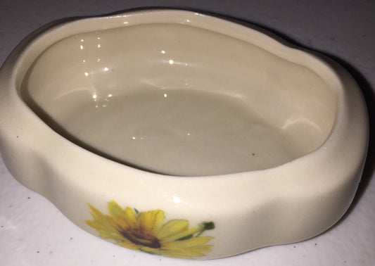 Kelley Ross distinguished China 22k gold, Vintage Collectible jewelry dish with painted Daisy's and gold trimmed lid exquisite, LaHanna PA