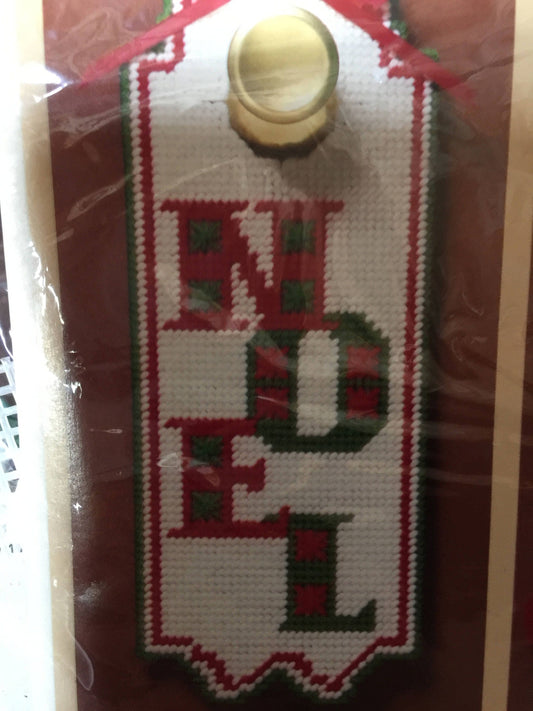 The Creative Circle, "Deck the Doors" Vintage 1987, 2609 Plastic Canvas Kit Candy cane 7 by 12.25 inches Noel 5.5 by 14 inches