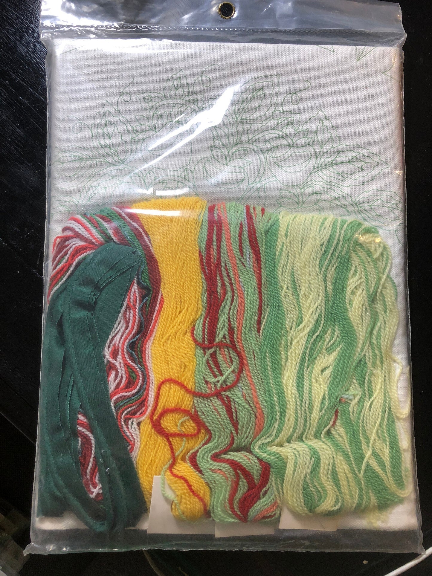 Needle Treasures, welcome Friends, 21 by 14 inch, Screened Design on 51 percent Linen, Crewel Kit