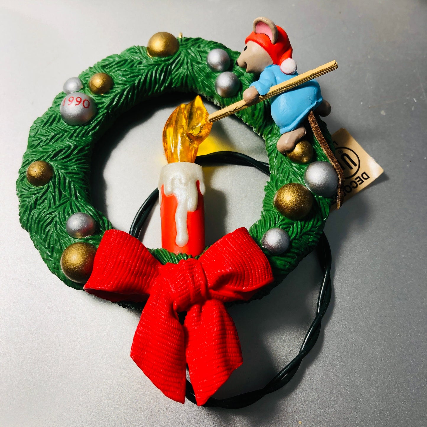 Hallmark, Chris Mouse Wreath, Vintage 1990, Keepsake Ornament, QLX729-6, Magic Light