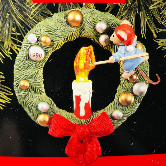 Hallmark, Chris Mouse Wreath, Vintage 1990, Keepsake Ornament, QLX729-6, Magic Light