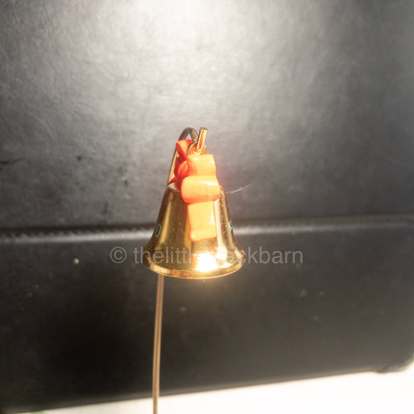 Hallmark, Golden Bell with Red Bow, Dated 2000, KOCC, Keepsake Ornament