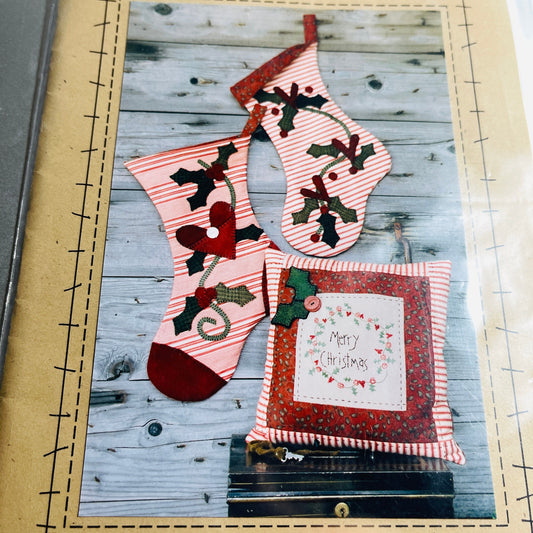 Wooden Spool Designs, Holly & Hearts, wsd #138, Wall Applique', Sewing Design Pattern