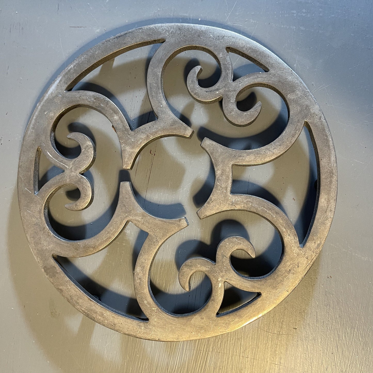 Ornate 7.5 inch round cast aluminum trivet vintage kitchen tool