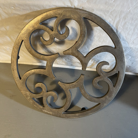 Ornate 7.5 inch round cast aluminum trivet vintage kitchen tool