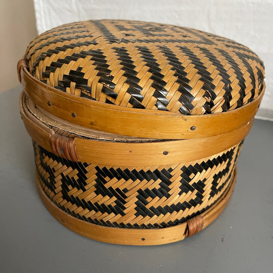 Amazing Vintage Sewing Basket, Chock Full Of Wooden Spools and Other Goodies!!*