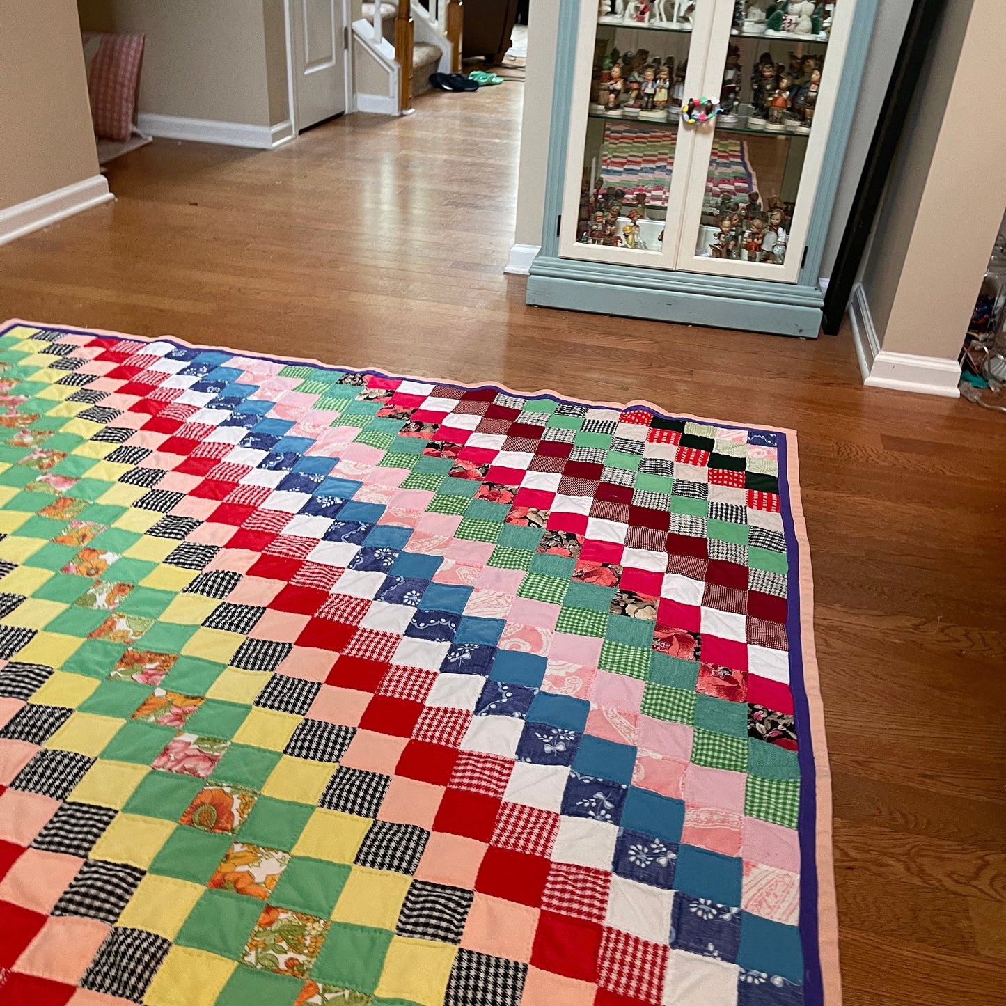 Spectacular hand made quilt vintage collectible heirloom 82 by 73 inch keepsake blanket see pictures