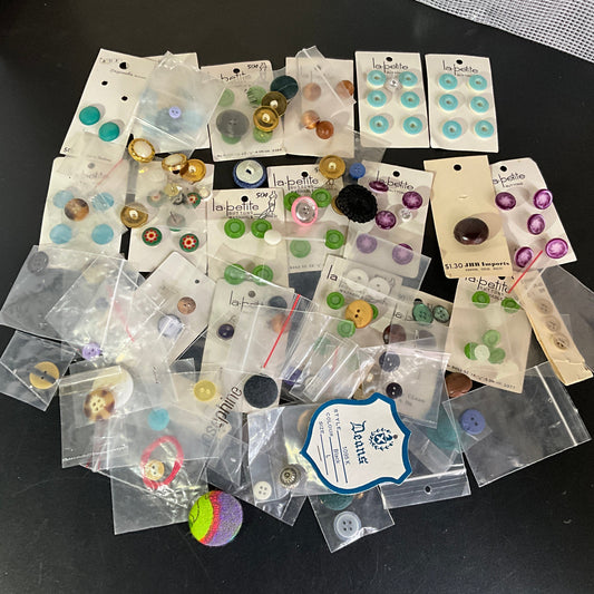 Wow wonderful collection of vintage buttons bargain bag see pictures
