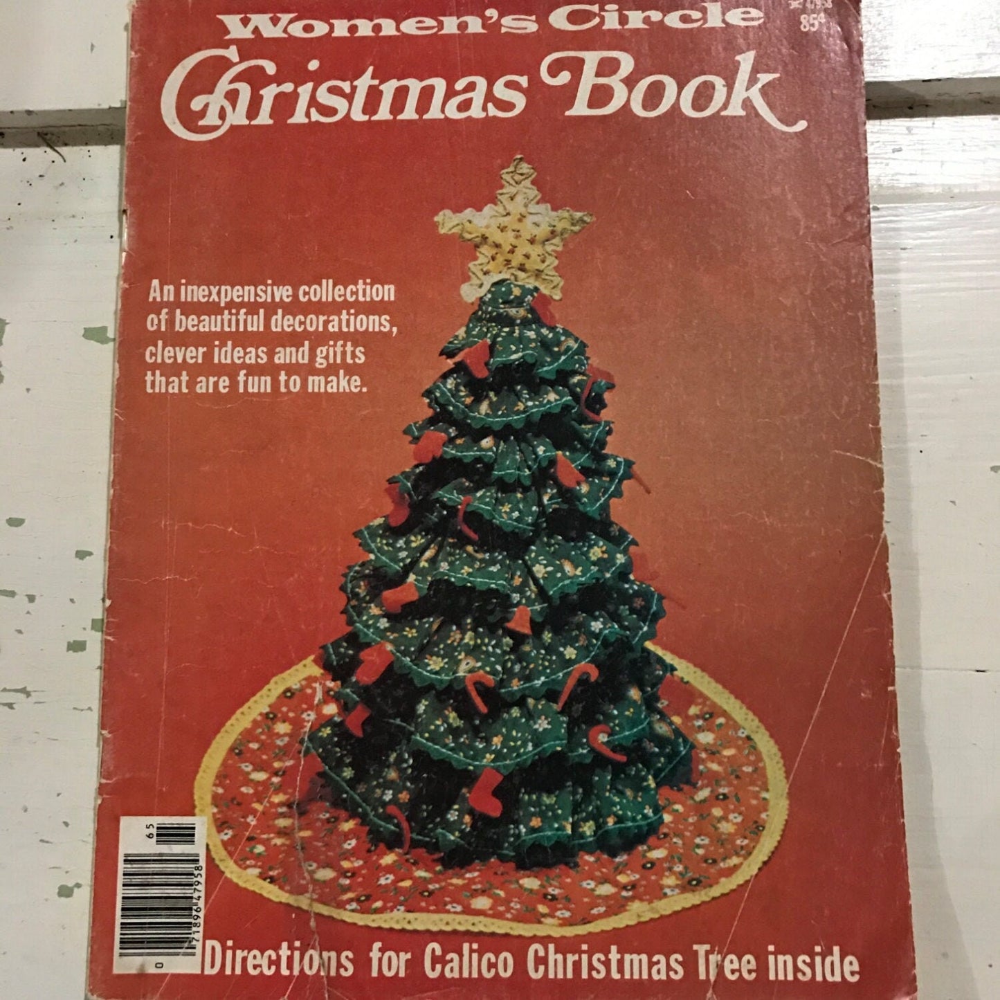 Women's Circle Christmas Book Vintage 1976 featuring 71 pages of craft ideas and patterns