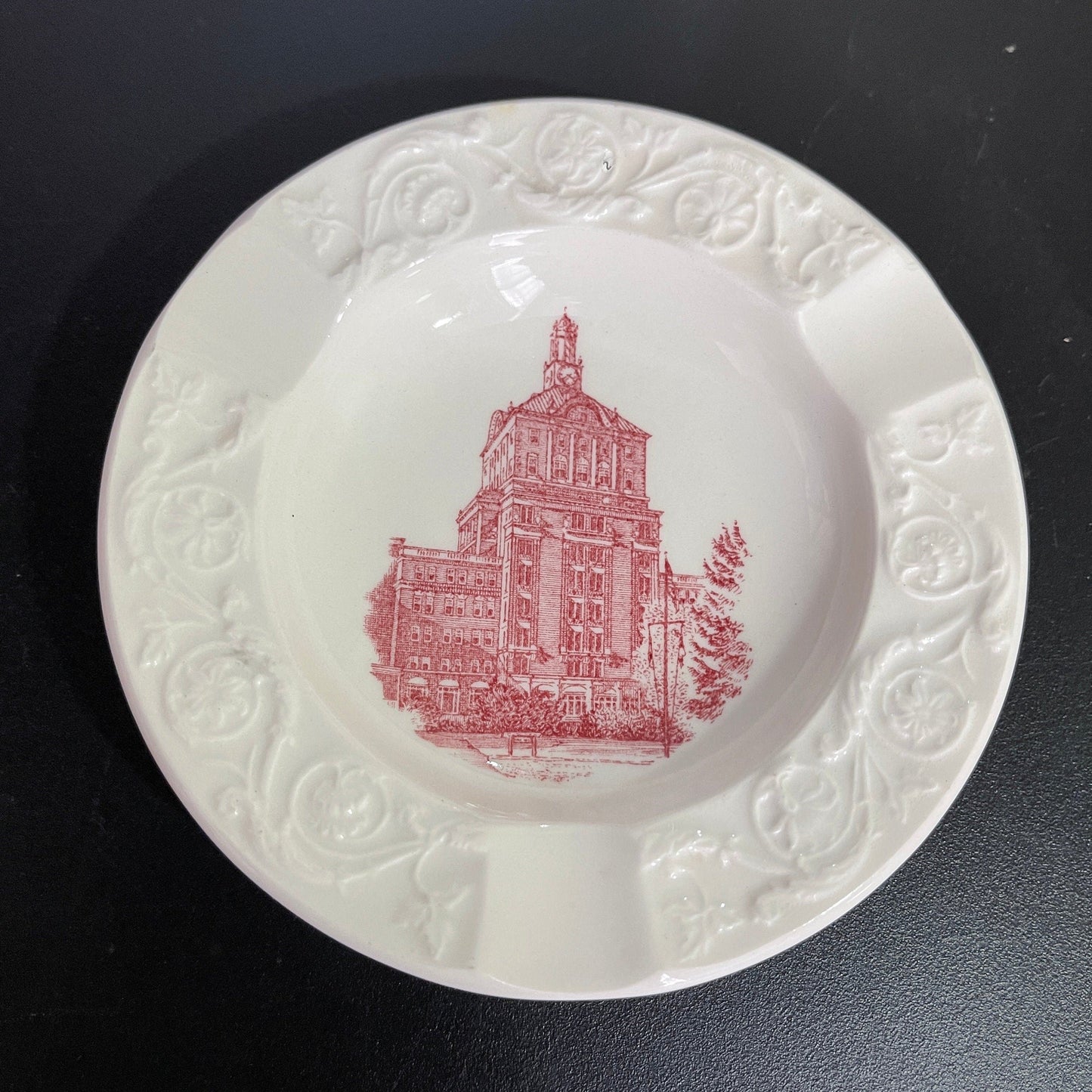Wedgewood The Homestead Hot Springs Virginia English Bone China mini vintage souvenir collectible trinket dish