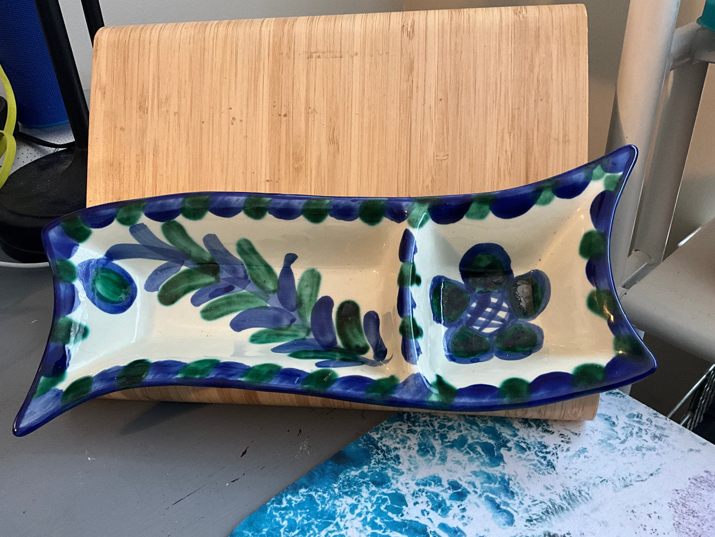 Fastástico divided serving/trinket dish Antonio Ortiz Ruiz Hand Painted in Spain blue & green floral glazed pottery
