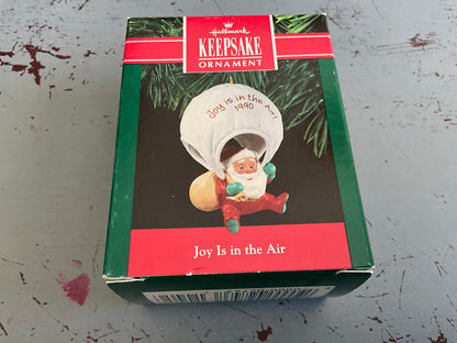 Hallmark Joy in the Air 1990 Keepsake Ornament QX550-3