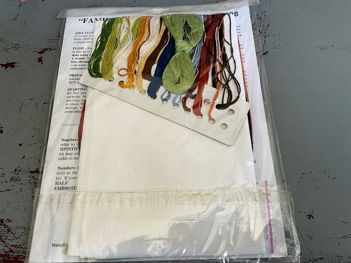 Design Works Crafts Family Tree 2498 counted cross stitch kit