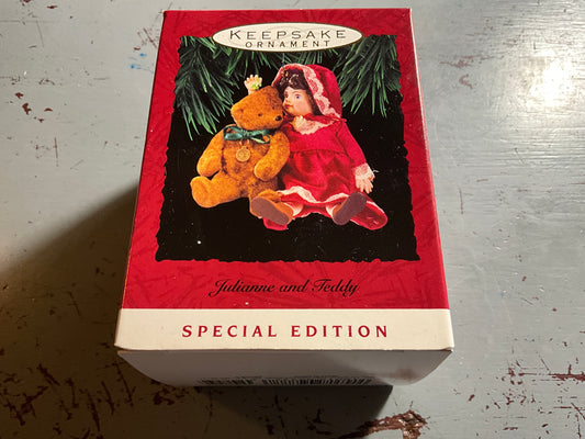 Hallmark Julianne and Teddy 1993 Special Edition Keepsake Ornament Qx529-5