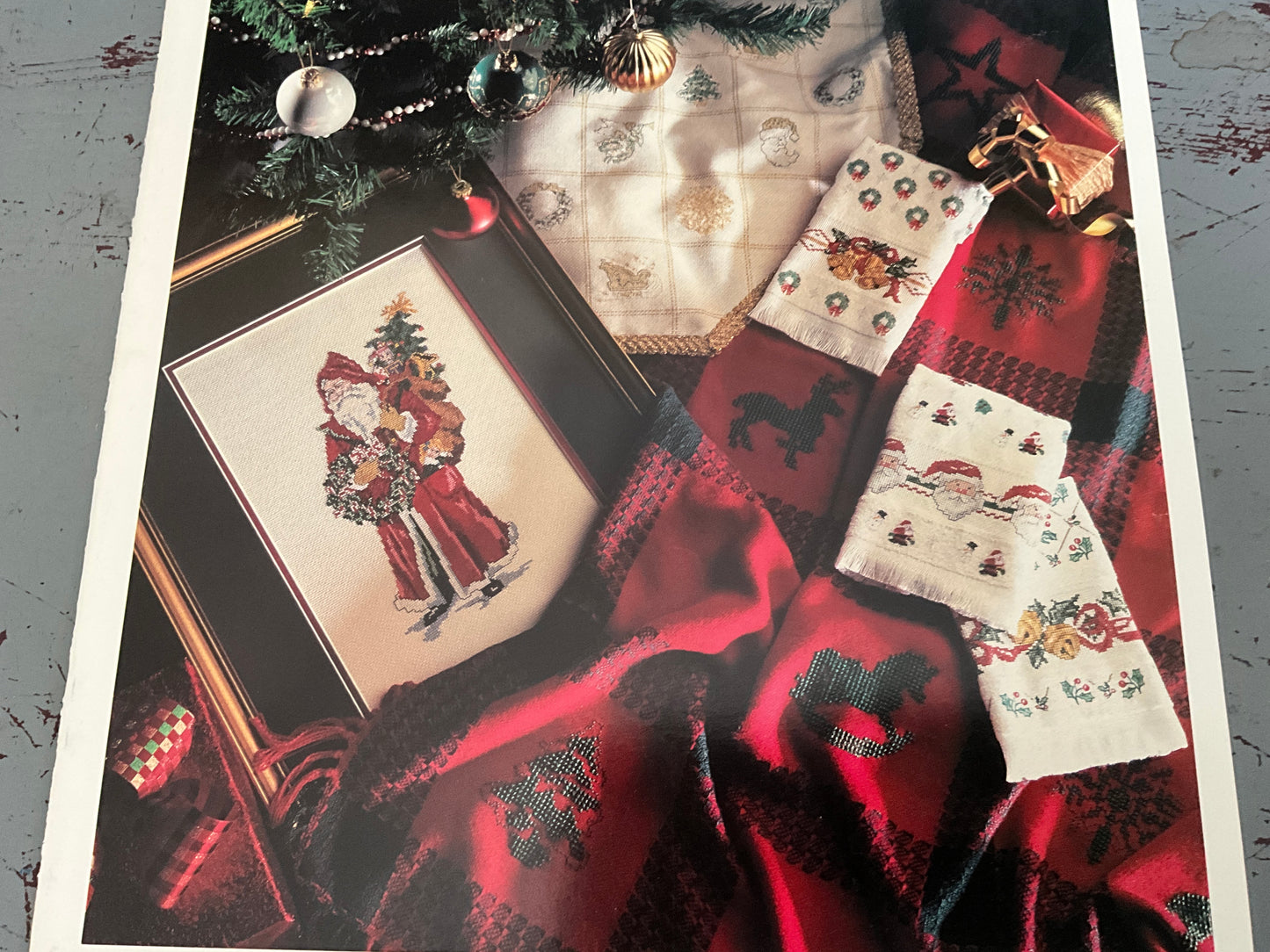 Charles Craft Happy Holidays BK0020 Designs For Cross Stitch