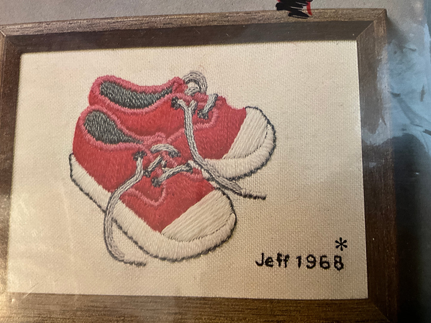 Jiffy Stitchery Sneakers crewel kit