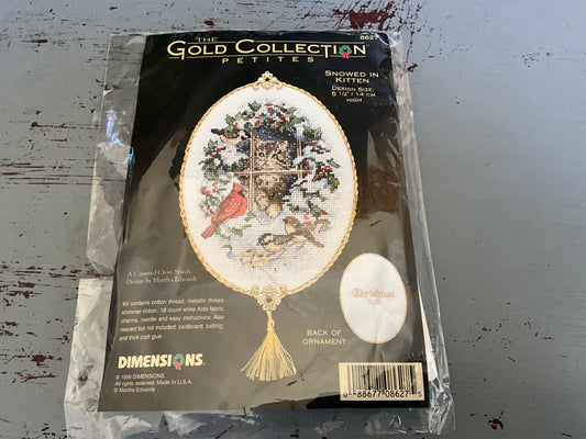 Dimensions Gold Collection snowed In Kitten 8627 cross stitch kit