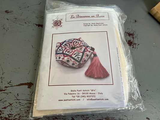 Le Biscornu en Rose cross stitch kit