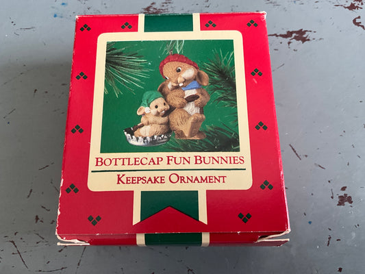 Hallmark Bottlecap Fun Bunnies 1985 Keepsake Ornament QX485-1