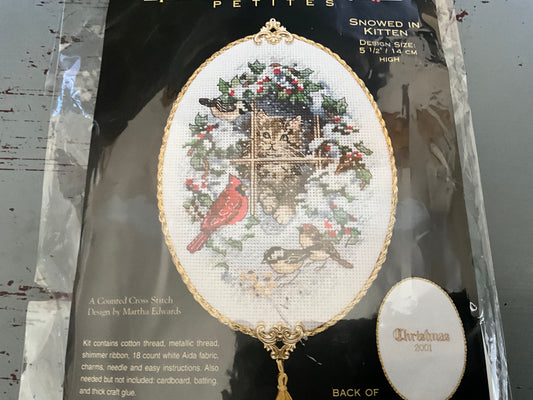 Dimensions Gold Collection snowed In Kitten 8627 cross stitch kit