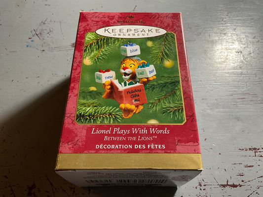 Hallmark Lionel Plays with Words 2001 Between the Lions Keepsake Ornament QXI6902