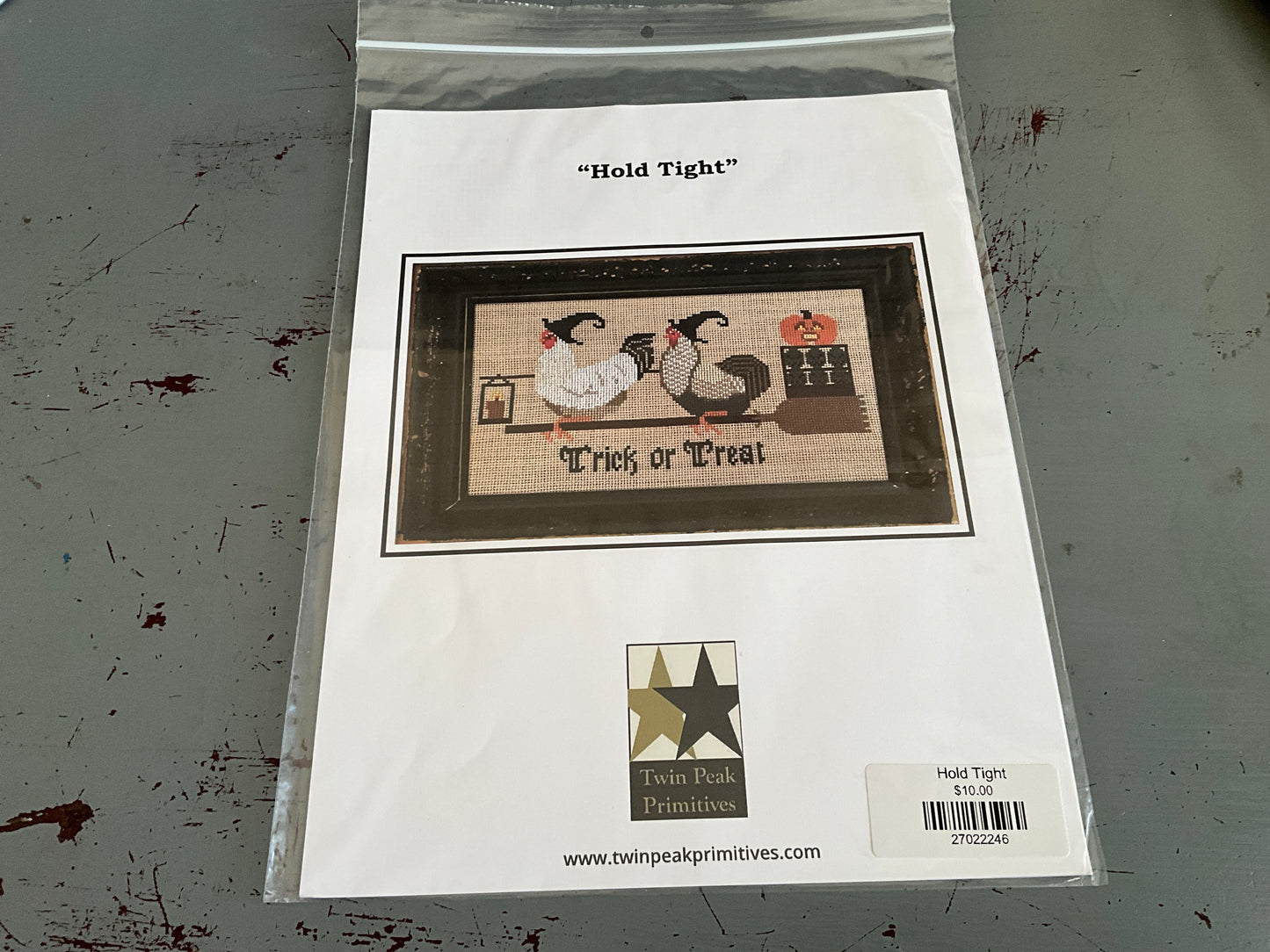 Twin Peak Primitives Hold Tight counted cross stitch chart