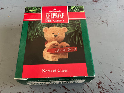 Hallmark Notes of Cheer 1991 Keepsake Ornament QX535-7