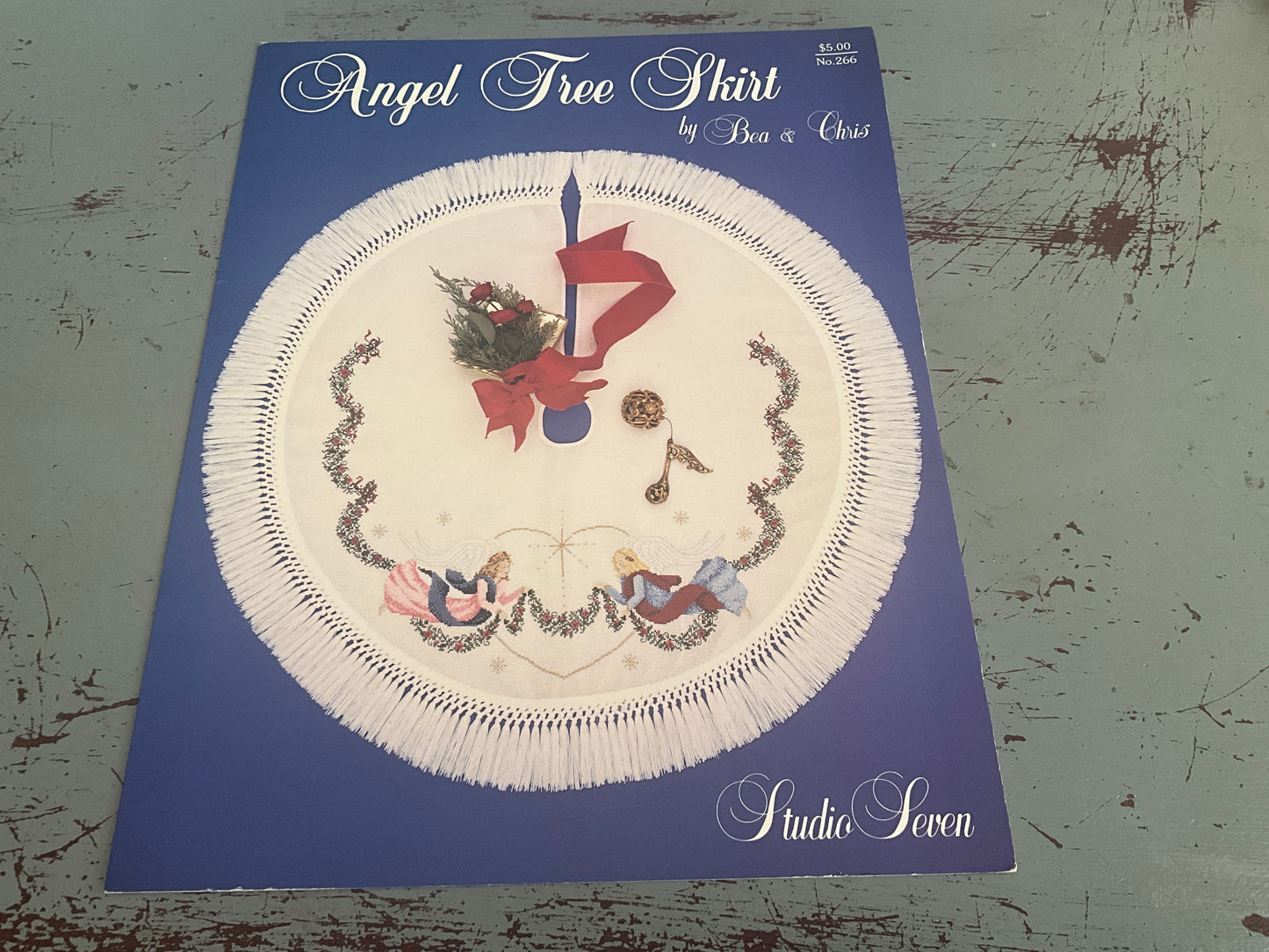 Studio Seven Angel Tree Skirt by Bea & Chris No. 266 counted cross stitch chart