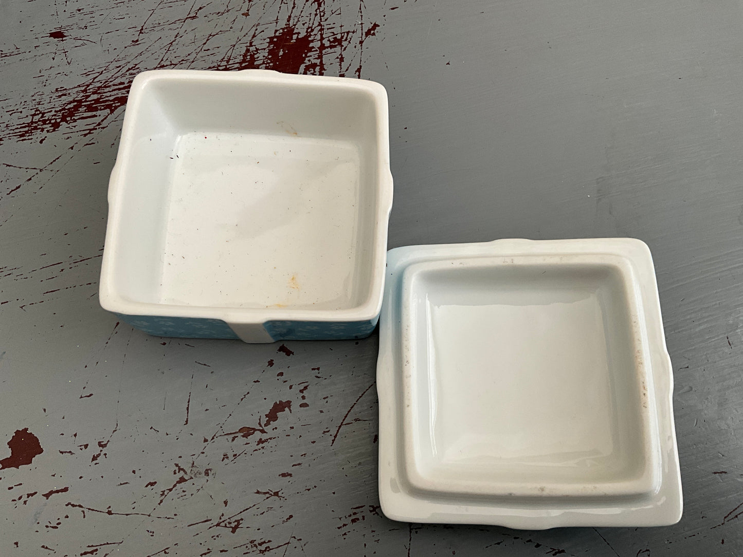 Delightful light blue floral bowed lid porcelain ring/trinket box made in Japan