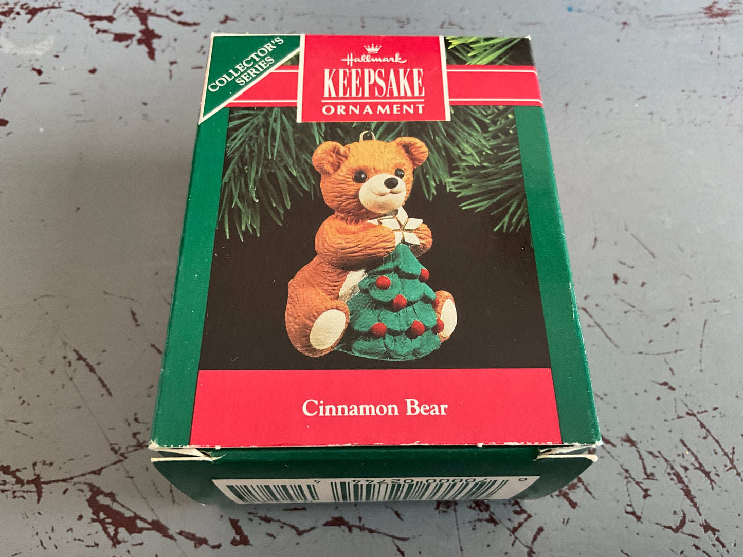 Hallmark Topping the Tree #8 1990 Porcelain Bear Keepsake Ornament QX442-6