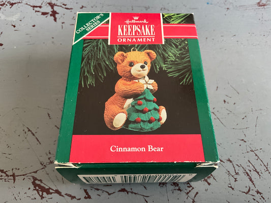 Hallmark Topping the Tree #8 1990 Porcelain Bear Keepsake Ornament QX442-6