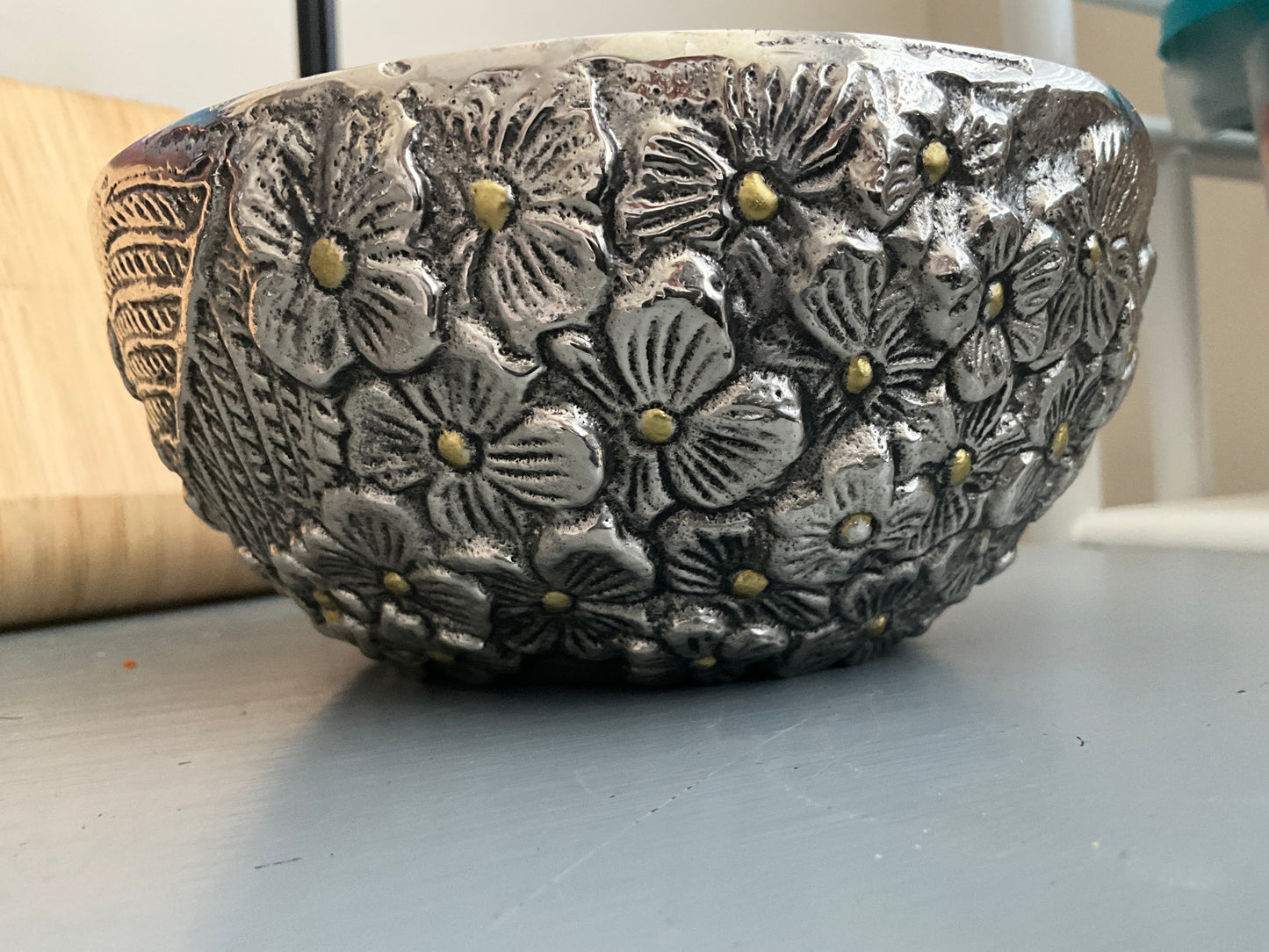 Mudpie fantastic Hydrangea silver-tone with gold-tone metal 5.75 inch round decorative keepsake bowl