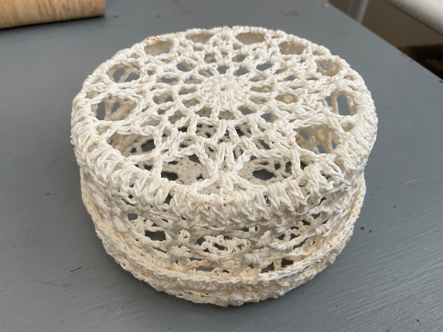 Wonderful white lace 3 inch hardened fabric jewelry/trinket basket with lid