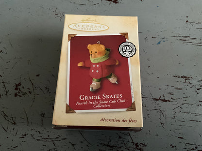 Hallmark Gracie Skates #4 2002 Snow Cub Club Collection Keepsake Ornament QRP4643