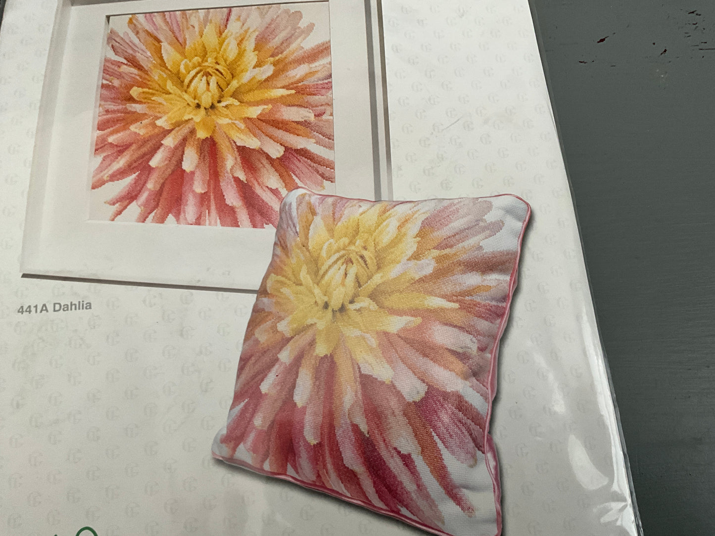 Thea Gouverneur Dalia 441A cross stitch kit