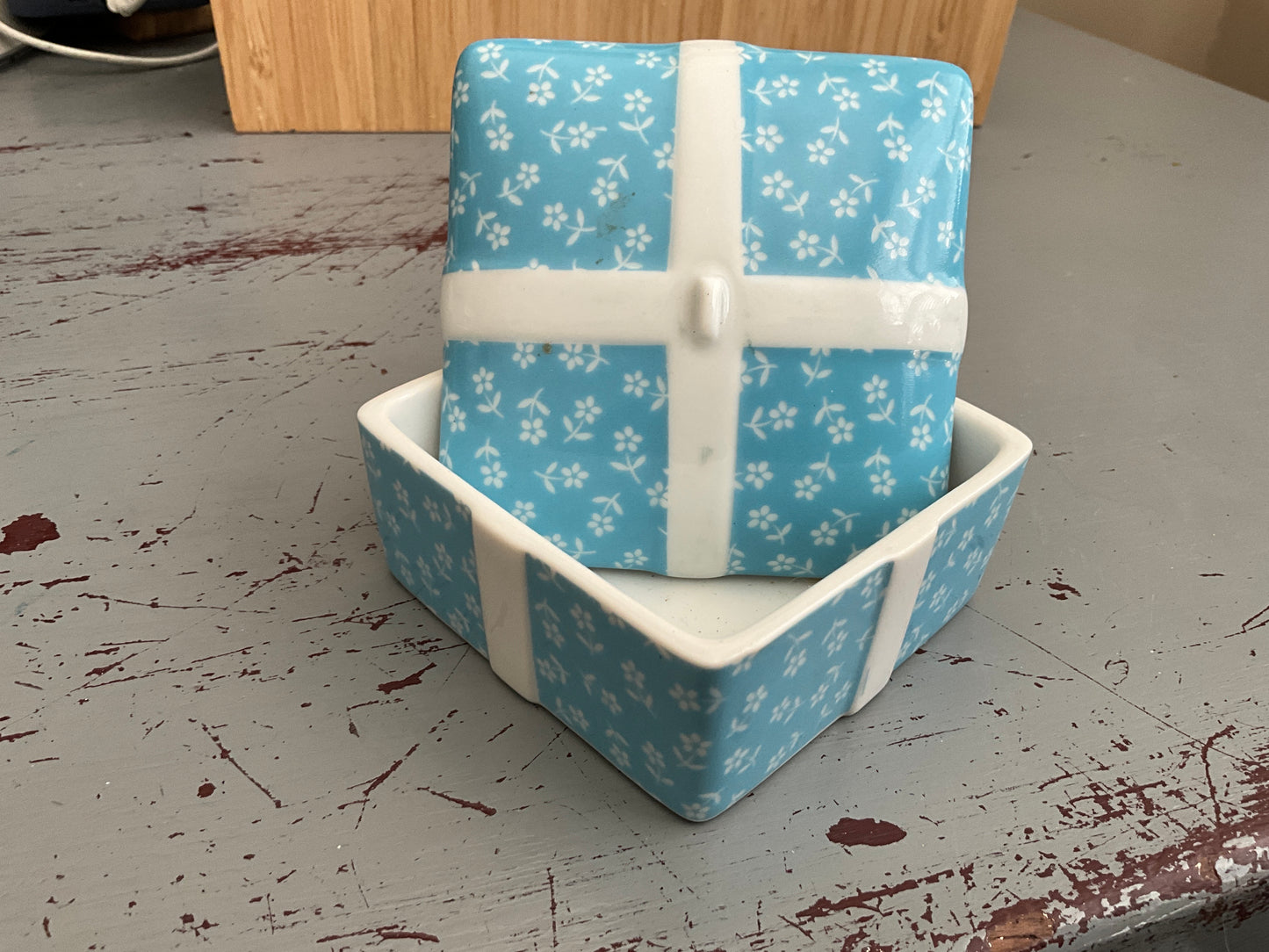 Delightful light blue floral bowed lid porcelain ring/trinket box made in Japan