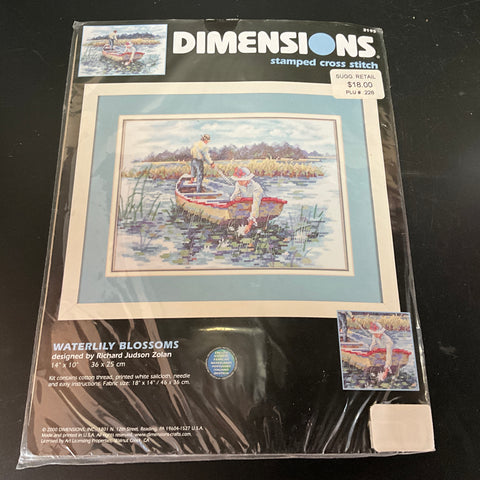 Dimensions Waterlily Blossoms 3195 v2000 stamped cross stitch kit